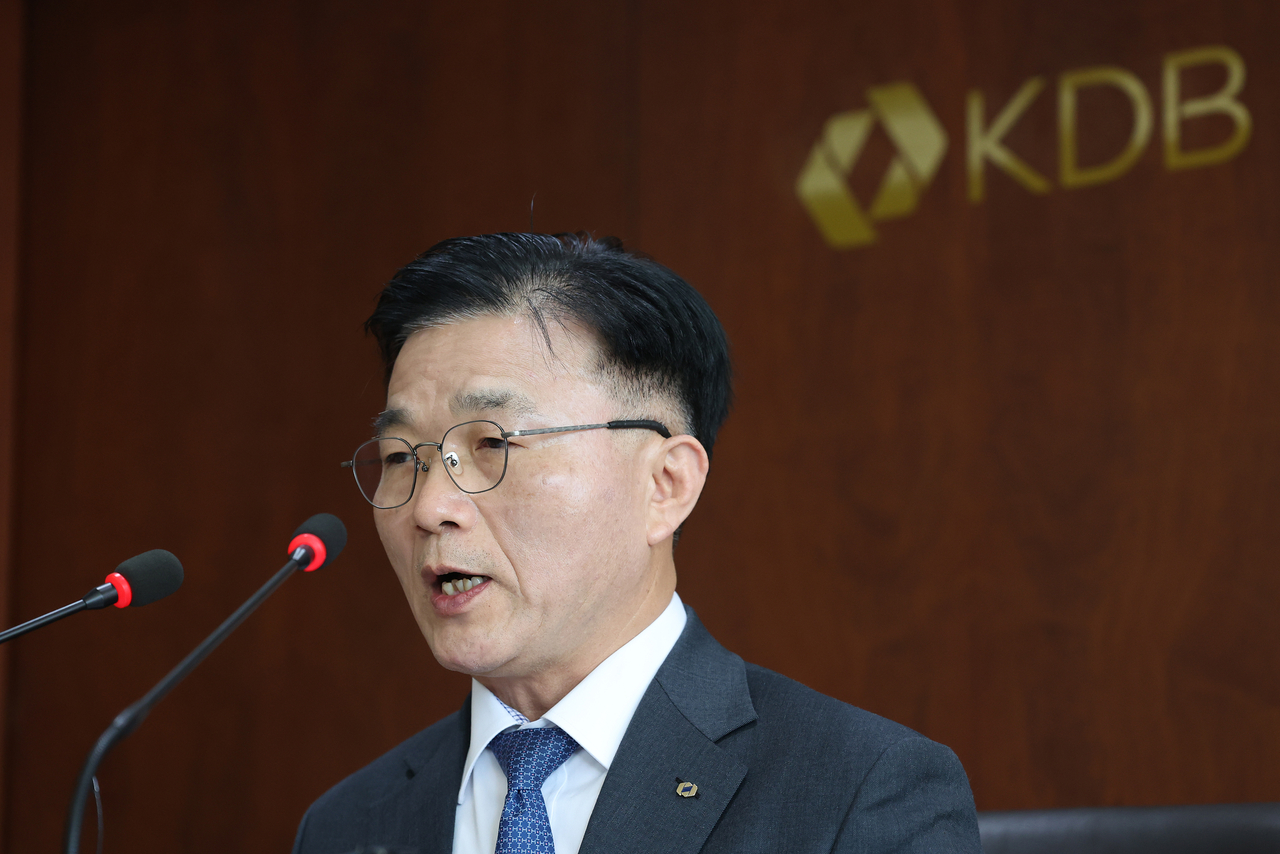 Korea Development Bank Chairman and CEO Park Sang-jin speaks during a press conference held at the lender's headquarters in Yeouido, Seoul, on Wednesday. (Yonhap)