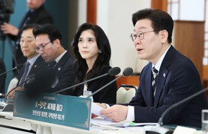 Lee calls for tourism overhaul, targets 30m foreign visitors