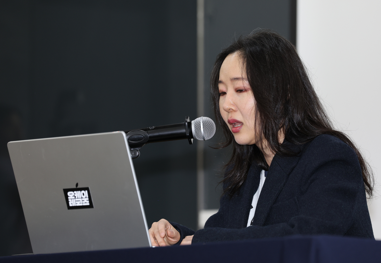 Ooak Records CEO Min Hee-jin speaks during a press conference held at Jongno, central Seoul, Wednesday. (Yonhap)
