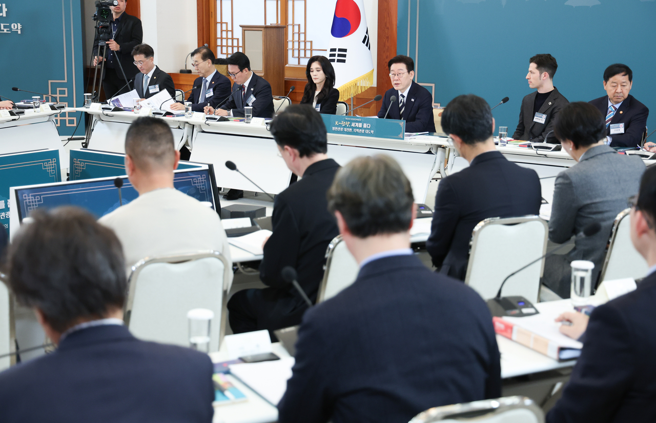 President Lee Jae Myung speaks during an expanded National Tourism Strategy Meeting at Cheong Wa Dae on Wednesday. (Yonhap)