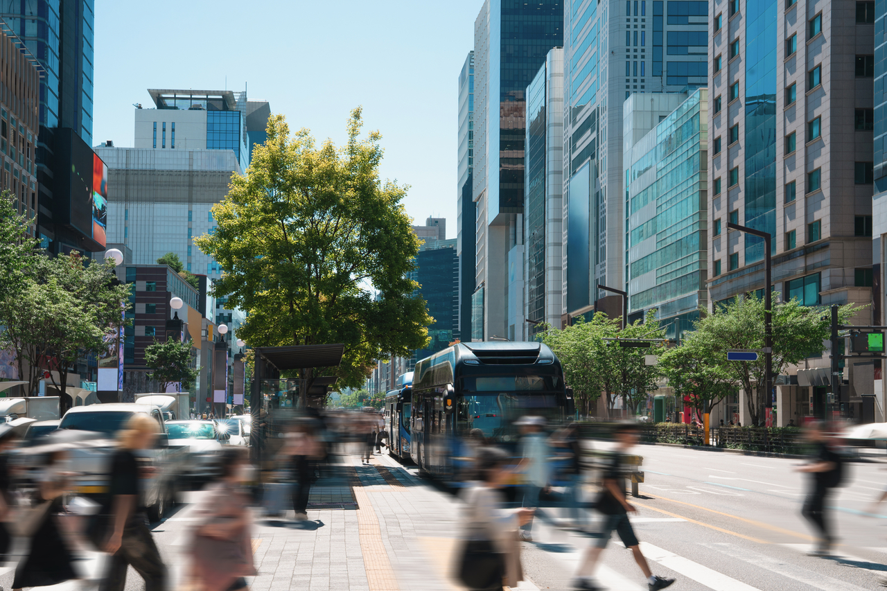 Pedestrians crossing the road in Gangnam-gu, Seoul (Getty Images)