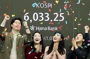 Kospi breaks 6,000 as chip giants power rally