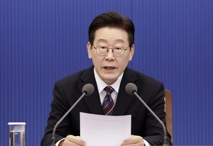 Lee presses peace push despite Kim's objections