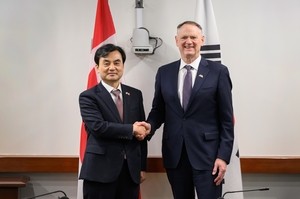 Defense minister makes pitch for S. Korea's bid to secure Canada's submarine project