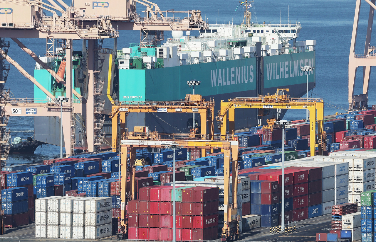Containers are stacked at a port in Pyeongtaek, Gyeonggi Province, on Wednesday. (Yonhap)