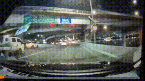 This screengrab from dashcam footage, provided to Yonhap News Agency by a reader, shows a vehicle falling onto another car after dropping off the Banpo Bridge in Seoul on Wednesday. (Yonhap)