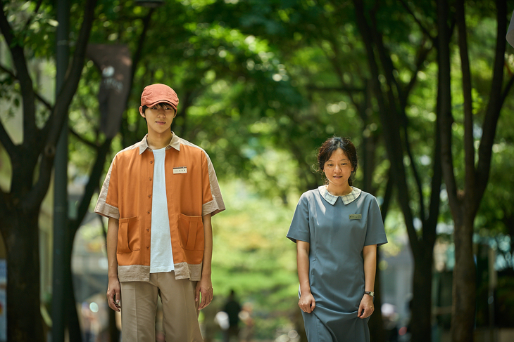 Go Ah-sung (right) and Moon Sang-min star in "Pavane." (Netflix)