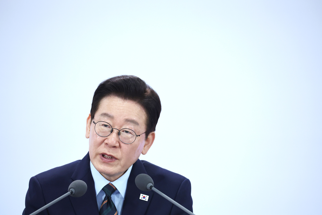 President Lee Jae Myung  speaks during a town hall meeting at Jeonbuk National University in Jeonju, North Jeolla Province, Friday. (Yonhap)