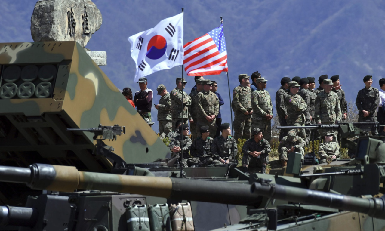 South Korean and US soldiers participate in a joint military exercise. (Getty Images)