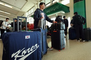 Team Korea touches down in Osaka ahead of WBC showdown