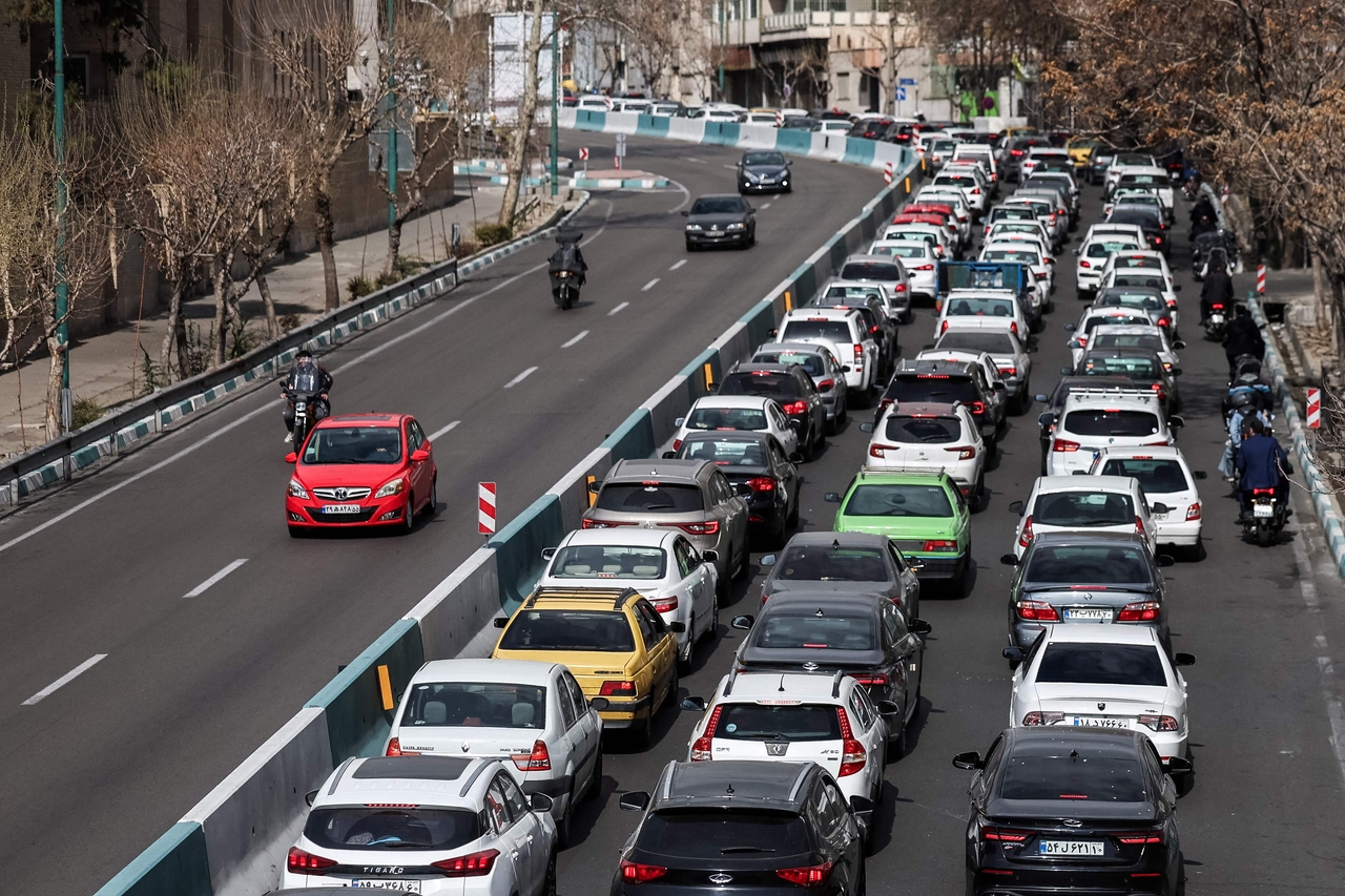 Motorists make their way along a street in cenral Tehran on Saturday.   AFP-Yonhap