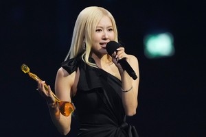 Rose becomes first K-pop artist to win at Brit Awards with 'APT.'