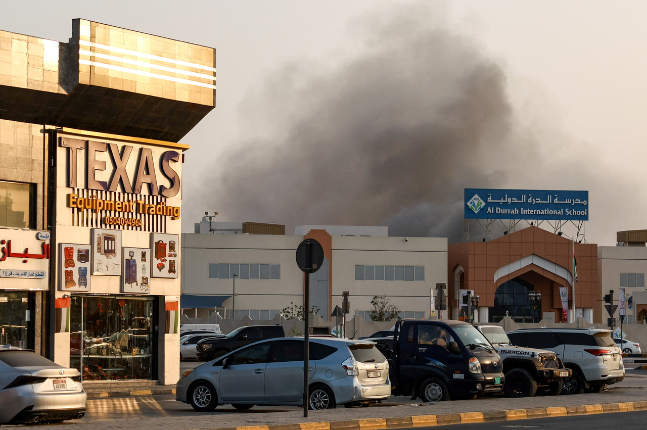 Smoke rises in Sharjah, following reports of Iranian attacks after United States and Israel strikes on Iran, in Sharjah, United Arab Emirates, Sunday.   Reuters-Yonhap