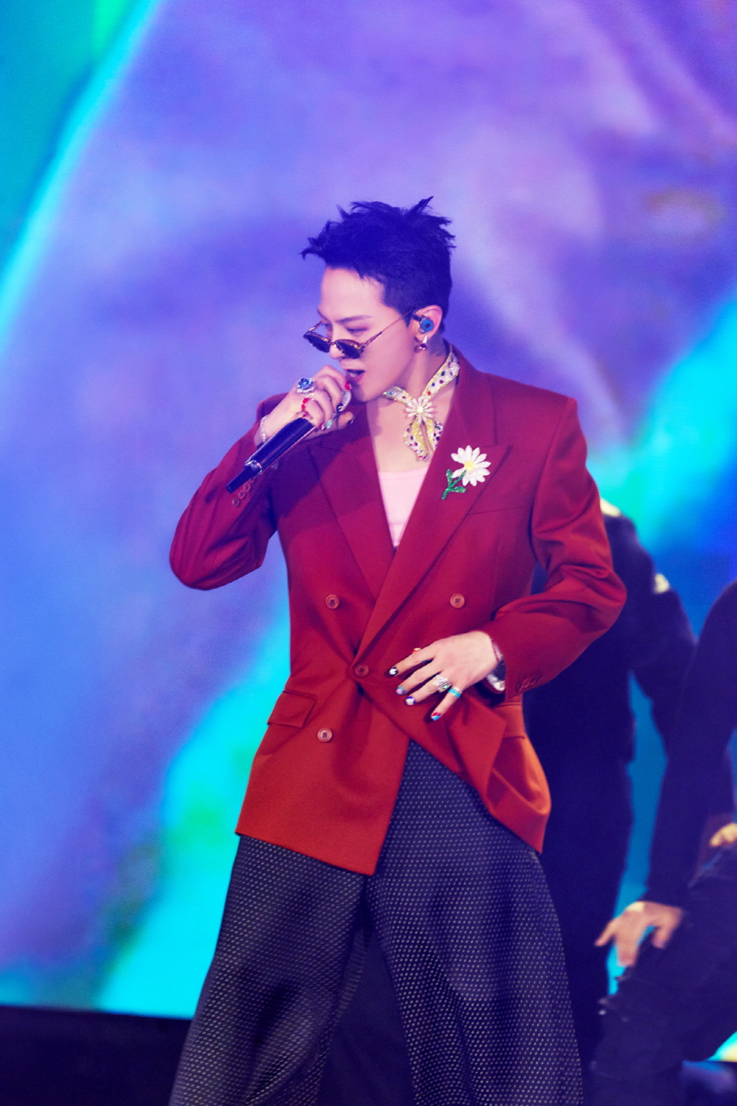 G-Dragon performs during "Krazy Super Concert" held at Dubai Media City Amphitheater in Dubai, United Arab Emirates, Feb. 17. (Galaxy Corporation)