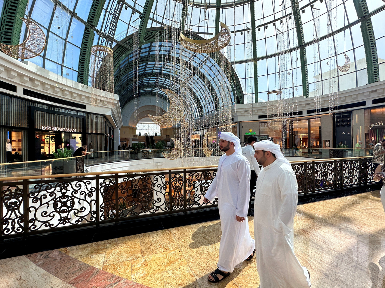 People shop ahead of the holy month of Ramadan at the Mall of the Emirates in Dubai, United Arab Emirates, March 22, 2023.   Reuters-Yonhap