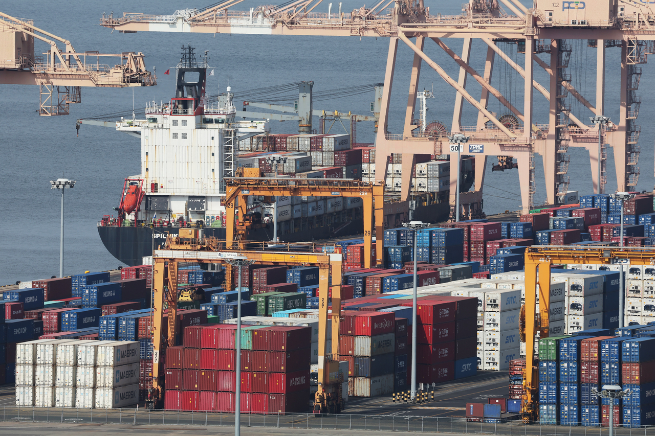 Containers are stacked at Pyeongtaek Port in Gyeonggi Province on Sunday. (Yonhap)