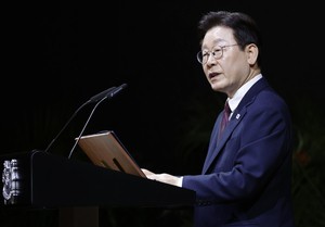Lee heads to Manila for summit with Marcos after Singapore visit