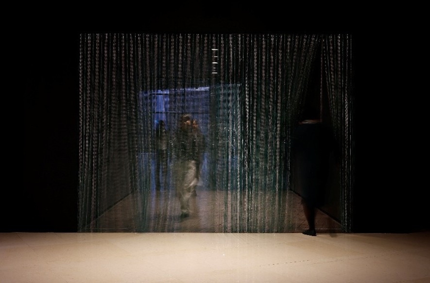 The photo shows Tino Sehgal's "constructed situation" at part of the exhibition "Tino Sehgal" at the Leeum Museum of Art in Seoul.  (Courtesy of Leeum Museum of Art)