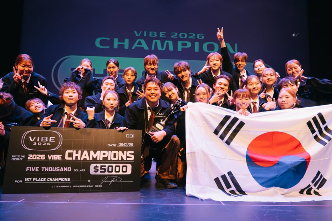 한국 댄스 크루 더 스토리즈(The Stories)가 일요일(현지시간) 미국 캘리포니아에서 열린 ‘2026 VIBE 댄스 컴피티션’에서 우승한 뒤 기념 촬영을 하고 있다. (Vibrvncy)