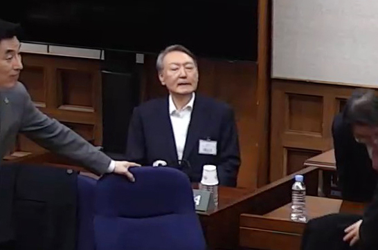 Former President Yoon Suk Yeol attends the verdict and sentencing for his charge of leading an insurrection, at the Seoul Central District Court on Feb. 19. (Yonhap)