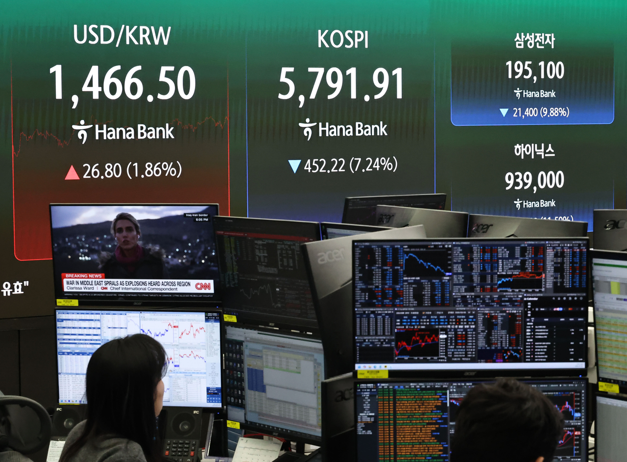지난 3일 서울 중구 하나은행 딜링룸 [연합]