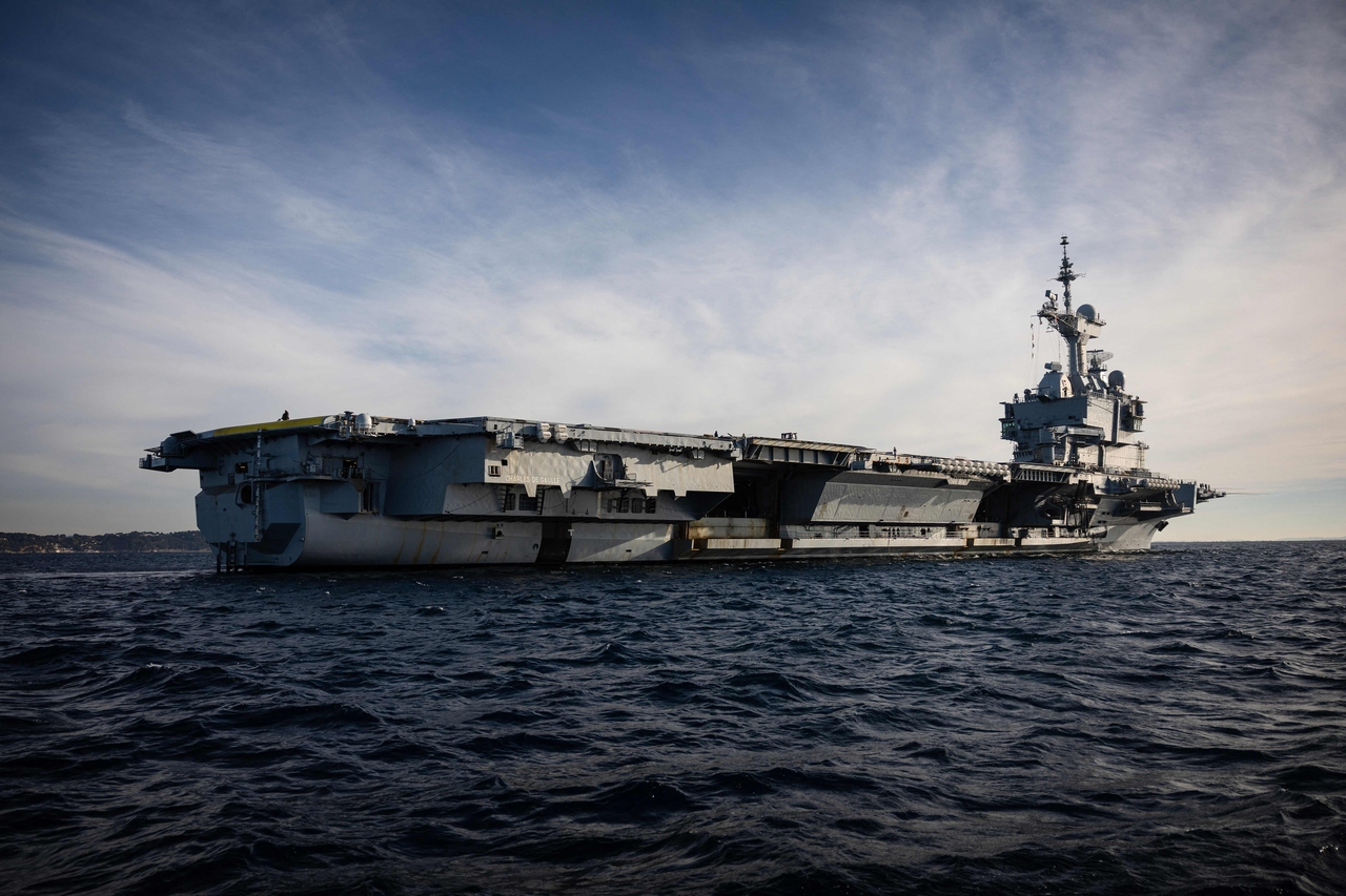 French aircraft carrier Charles-de-Gaulle sails in the Mediterranean Sea off the coast of Toulon in 2024 (AFP-Yonhap)