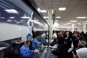 Syria sends thousands of troops to Lebanon
