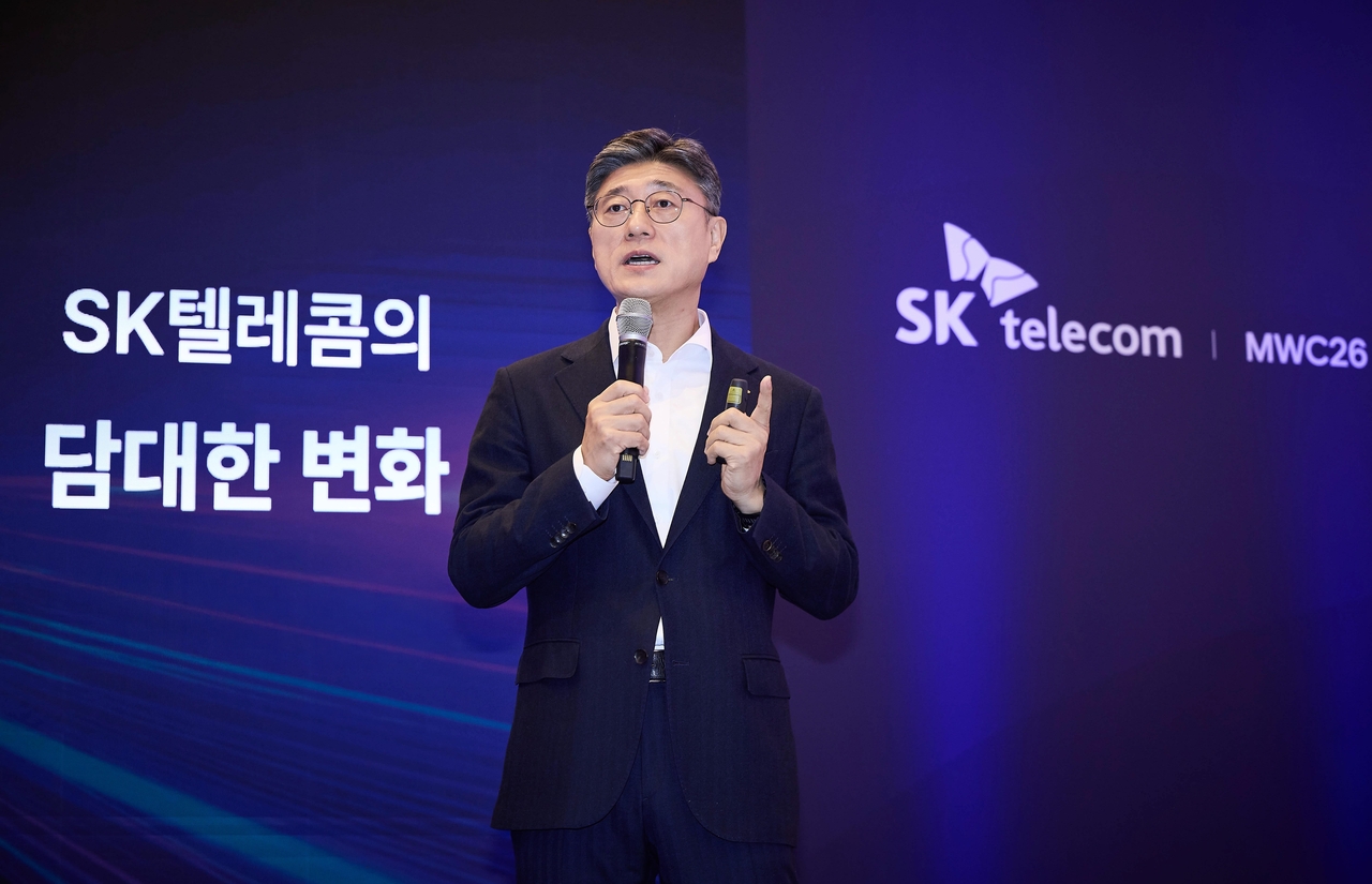 SK Telecom CEO Jung Jai-hun speaks at a press conference on the sidelines of the Mobile World Congress in Barcelona, Spain, Sunday. (SK Telecom)