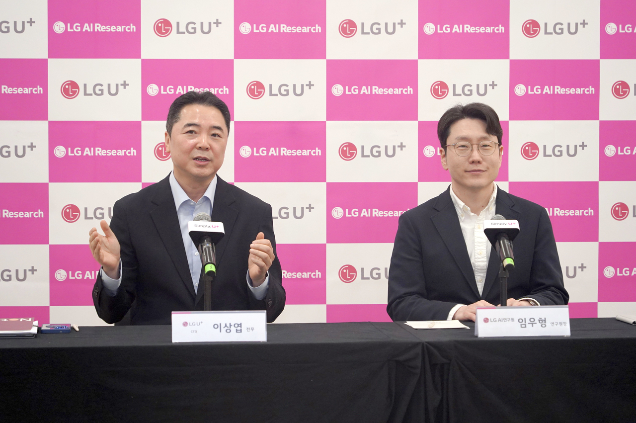 LG AI Research co-head Lim Woo-hyung (right) and LG Uplus CTO Lee Sang-yeop speak at a press conference, a day ahead of the Mobile World Congress in Barcelona, Spain, Sunday. (LG Group)