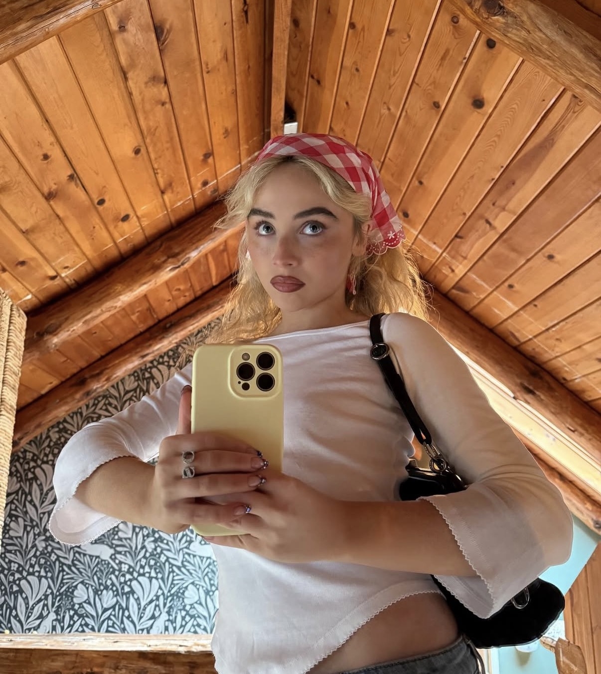 Pop singer Sabrina Carpenter wearing a headscarf (Instagram)