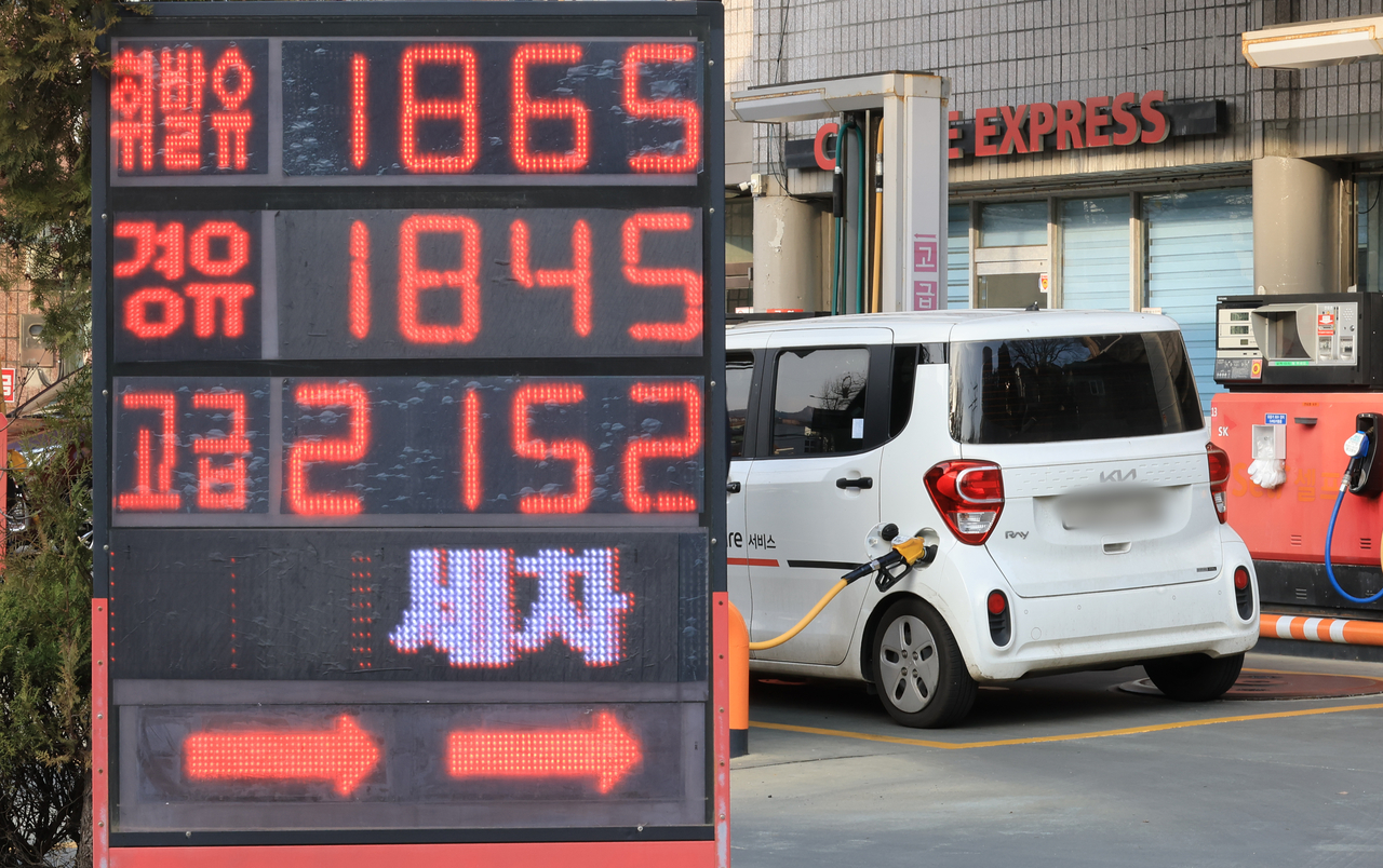 Fuel prices, including gasoline and diesel, are displayed at a gas station in Seoul on Tuesday. The average retail price of gasoline in Seoul stood at 1,835.8 won per liter as of 3 p.m. on Wednesday, up 47.3 won from the previous day. It marked the first time the city’s average gasoline price exceeded 1,800 won since Dec. 18, 2025. (Yonhap)
