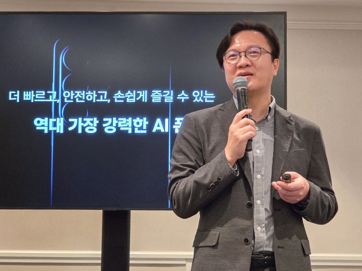Moon Sung-hoon, vice president of hardware at Samsung Electronics’ Mobile eXperience division, speaks at a hardware briefing in San Francisco on Feb. 26 about innovations in the Galaxy S26 Ultra. (Samsung Electronics)