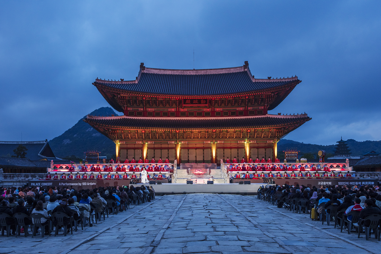 Palace concert at Geunjeongjeon Hall, Gyeongbokgung Palace, during the 2025 Spring K-Royal Culture Festival (Korea Heritage Agency)