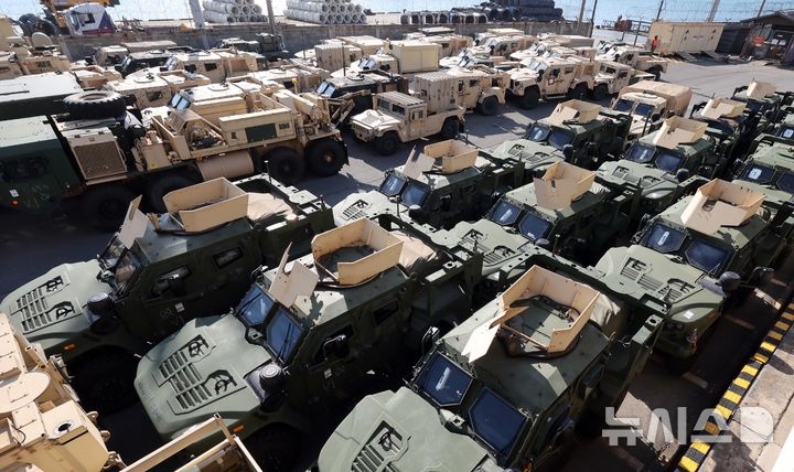 The 19th Expeditionary Sustainment Command of the United States Forces Korea showcases the arrival of essential equipment for the US Army’s 2nd Stryker Brigade Combat Team, 2nd Infantry Division, at a port in Busan ahead of its rotational deployment to South Korea. The photo, taken on Feb. 4, shows military vehicles lined up before movement. (Newsis)