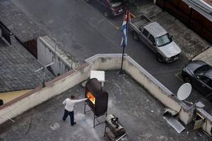 Ecuador orders mission to leave country