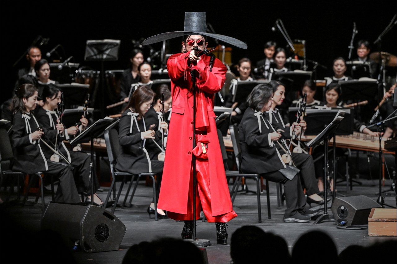 Korean traditional singer Lee Hee-moon performs at last year's Korea Traditional Music Orchestra Festival. (Sejong Center)