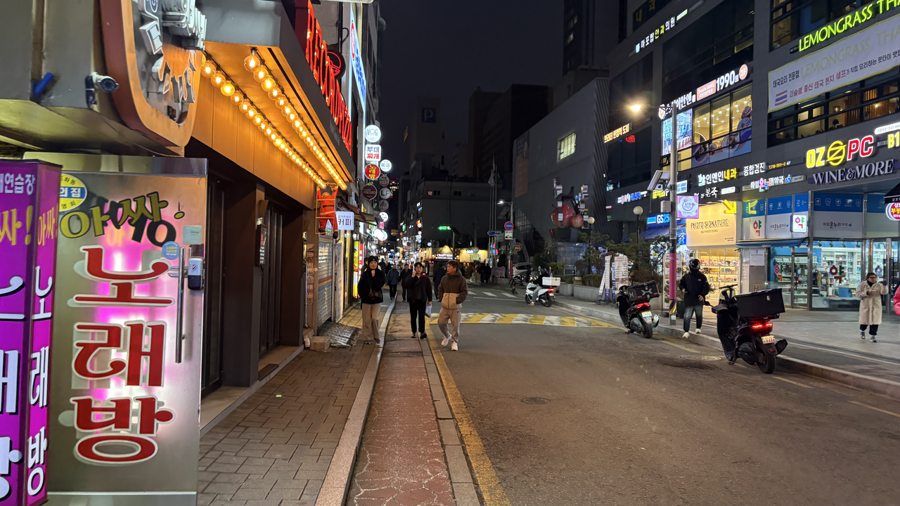 지난 3일 오후 7시쯤 찾은 서울 마포구 ‘마포갈매기골목’은 한적했다. 박연수 기자