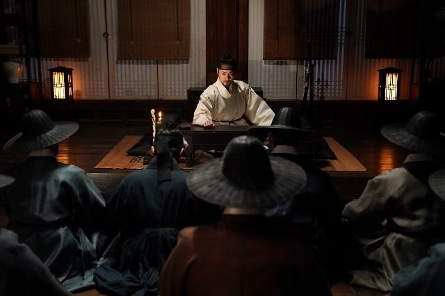 Lee Jun-hyuk (center) as Grand Prince Geumseong in "The King's Warden" (Showbox)