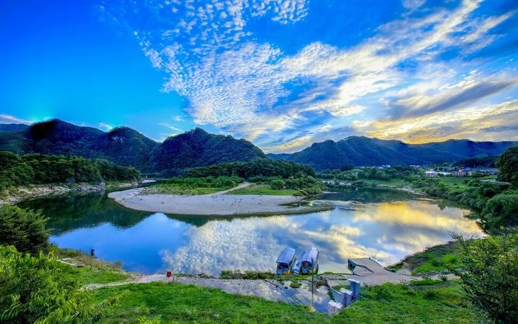 An aerial view of Cheongnyeongpo, Yeongwol, Gangwon Province (Yeongwol County)