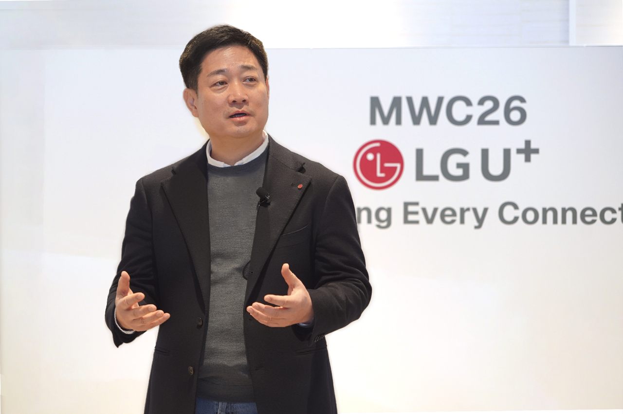 LG Uplus CEO Hong Bum-shik speaks at a press conference on the sidelines of the Mobile World Congress in Barcelona, Spain, Wednesday. (LG Uplus)