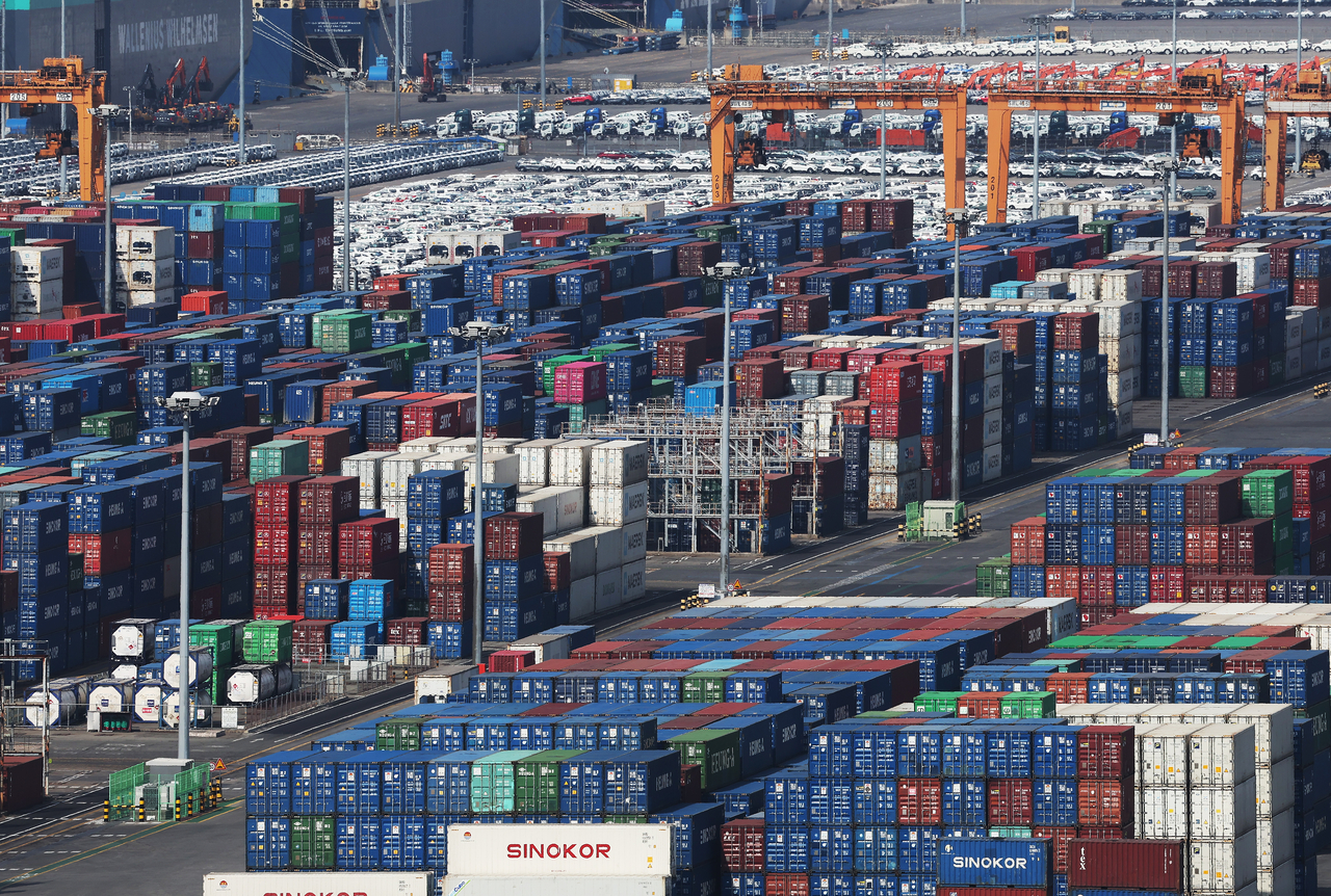 Containers are stacked at a port in Peongteak, Gyeonggi Privince on Sunday. (Yonhap)