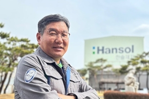 종이의 미래 '어쩔 수가 없을까?'... '30년 종잇밥' 공장장, 입을 열... - 뉴스 썸네일 이미지