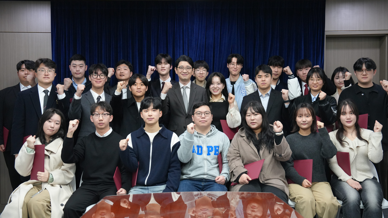 People Power Party Rep. Joo Jin-woo (back, eighth from left) and college students who work as "honorary secretaries" for Joo pose for a photo. (Joo's office)