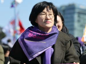 Gender minister issues apology to former sex work victims near US bases