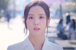 "너무 어색한 표정, 이건 심했다" 발연기 논란에도 넷플릭스행...결국... - 뉴스 썸네일 이미지