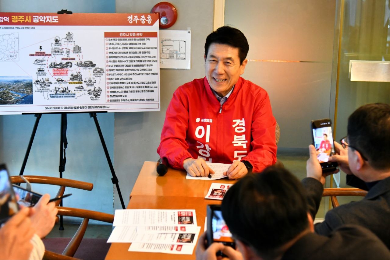 이강덕 국민의힘 경북지사 예비후보는 9일 경주시에서 기자간담회를 열고 있다.[이강덕 경북중흥 캠프 제공]