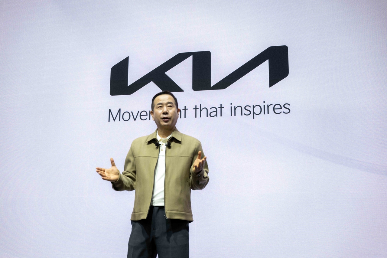 Jung Won-jung, vice president of Kia Corp,, introduces the new Niro at a media preview event in Seoul on Monday. (Kia)