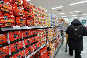 빵값 이어 라면·과자값 인하? 중동발 리스크에 '속앓이' [푸드360] - 뉴스 썸네일 이미지