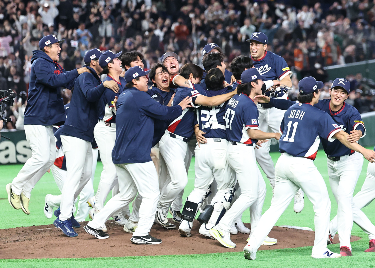 WBC 한국 야구대표팀 2026 월드베이스볼클래식에서 기적같은 8강 진출, 전한길, 국힘의 절윤 선언에 반발, 이란 전쟁과 트럼프의 골프