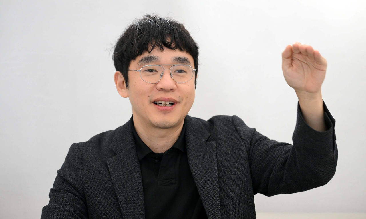 Shin Jin-woo, the ICT endowed chair professor at the Kim Jaechul Graduate School of AI at the Korea Advanced Institute of Science and Technology, speaks during a recent interview with The Korea Herald in Seoul. (Lee Sang-sub/The Korea Herald)